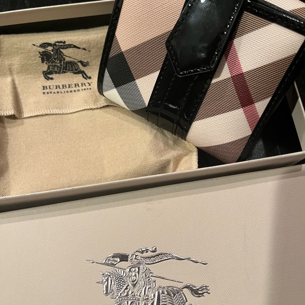 Burberry Nova Check Bifold Wallet, NWT. In original box and comes with dustbag - Picture 3 of 8
